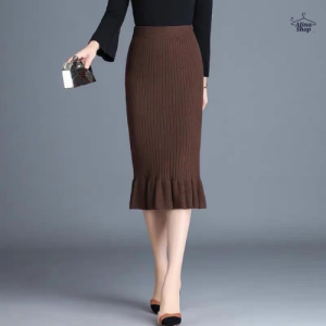 Bí quyết kết hợp chân váy len bút chì để luôn mặc đẹp và cuốn hút 2025